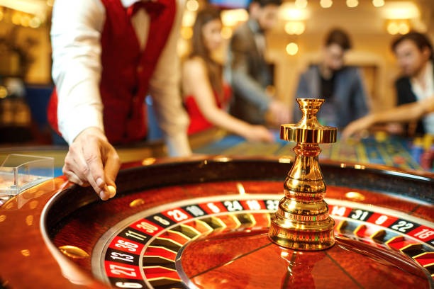 Diamond Empire slot interface on raya showing five reels and bonus symbols